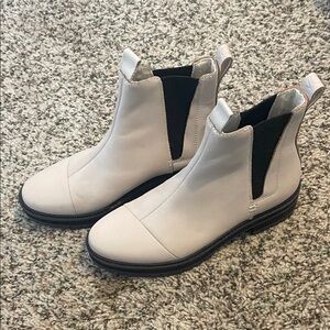 Toms Chelsea Ankle Booties